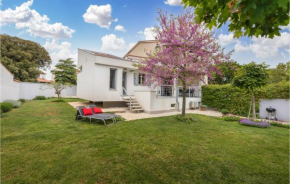 Beautiful Home In Stinjan With Kitchen